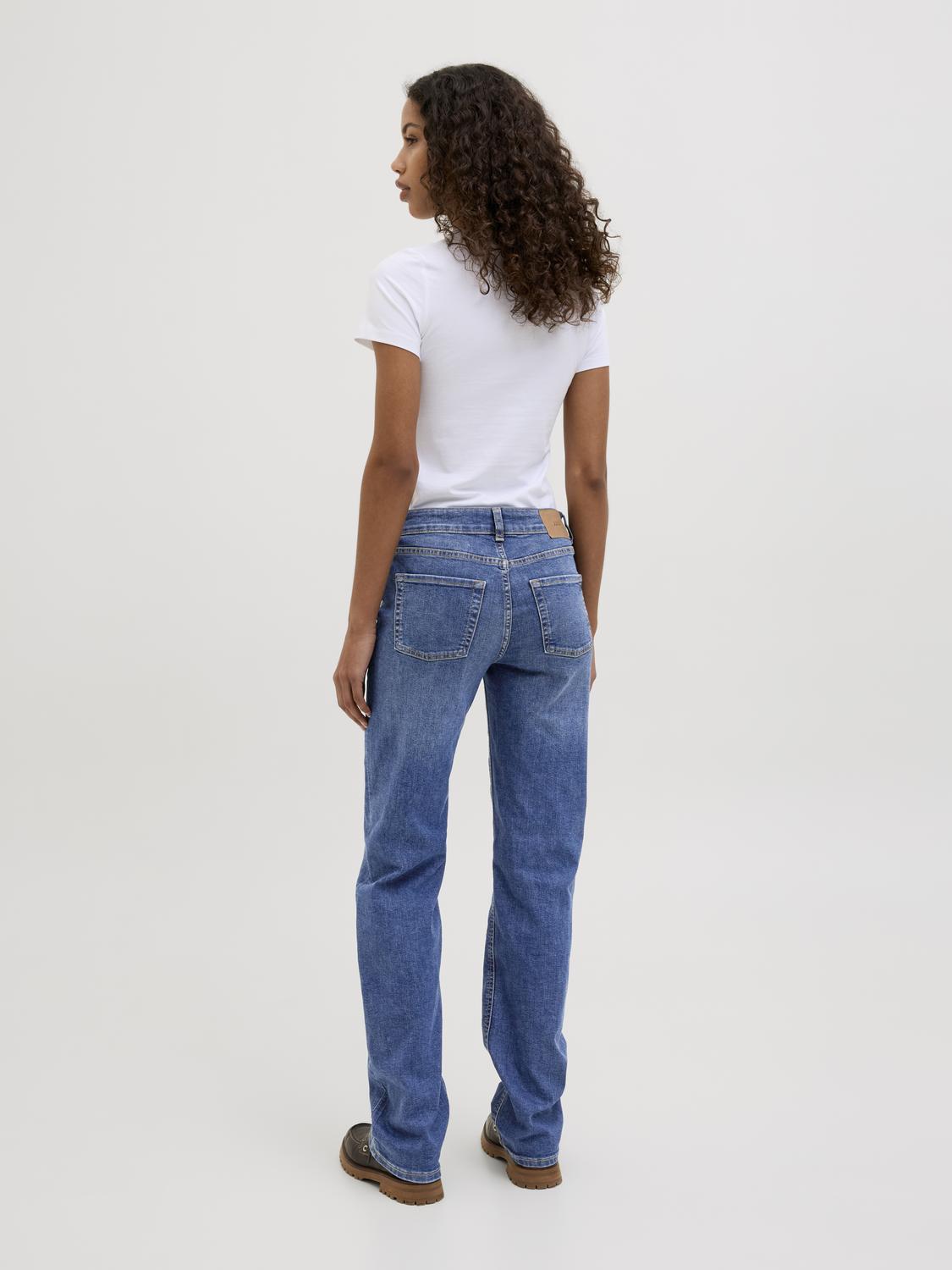 model_shot-back